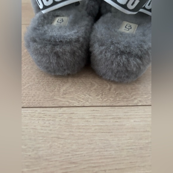 UGG Fluff Yeah Slide Slippers Charcoal Gray Shearling Platform Sandals Size 10 - Picture 6 of 8